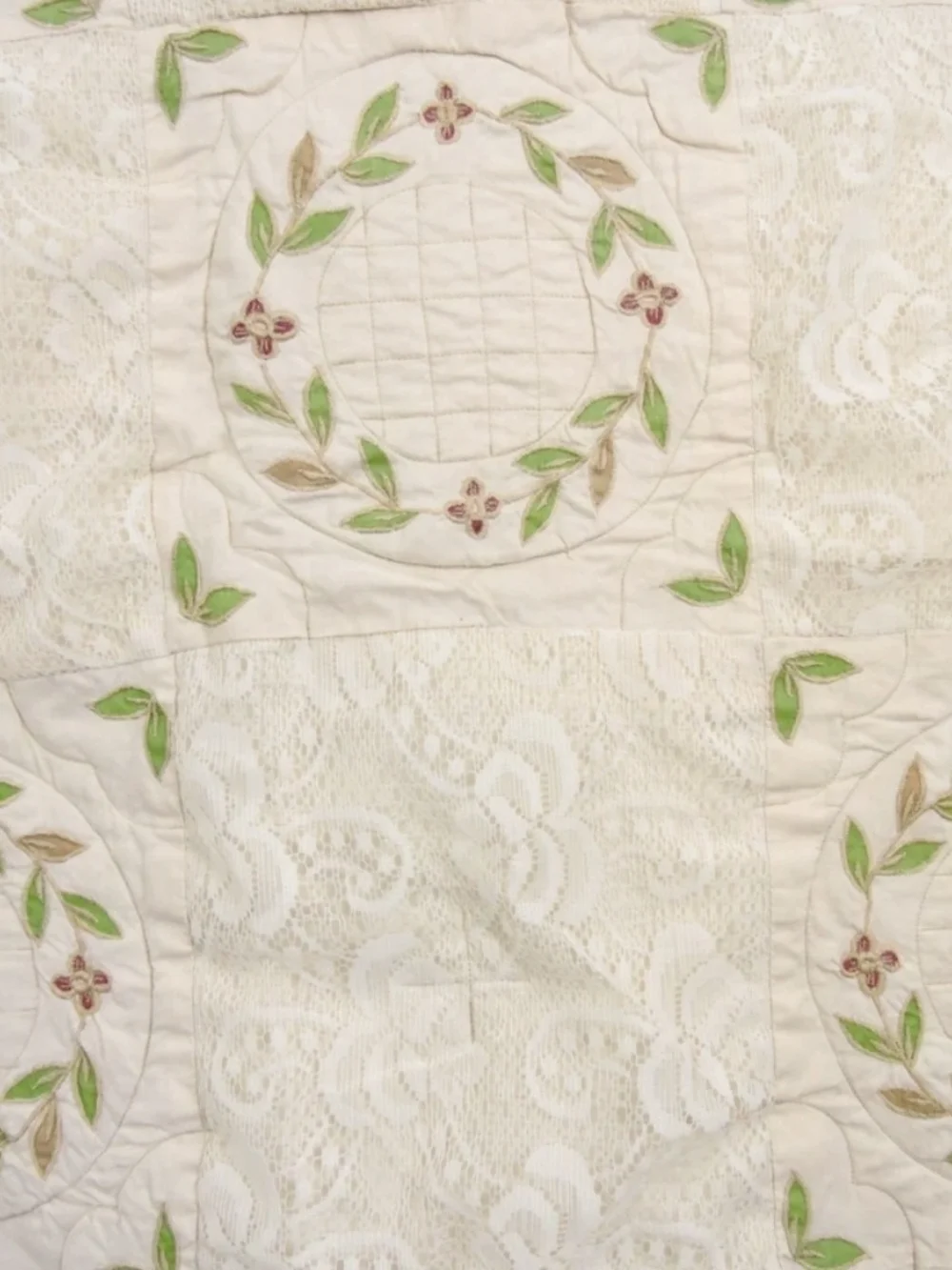 Full/Queen Bed Quilt And Pillow Shams